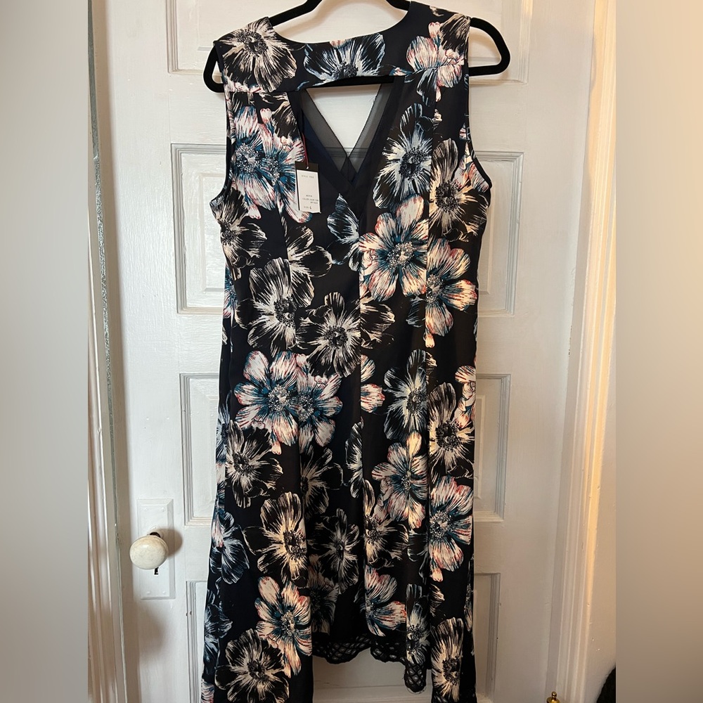 Christopher & Banks Forever Scarlett Floral Dress NWT - Picture 2 of 7